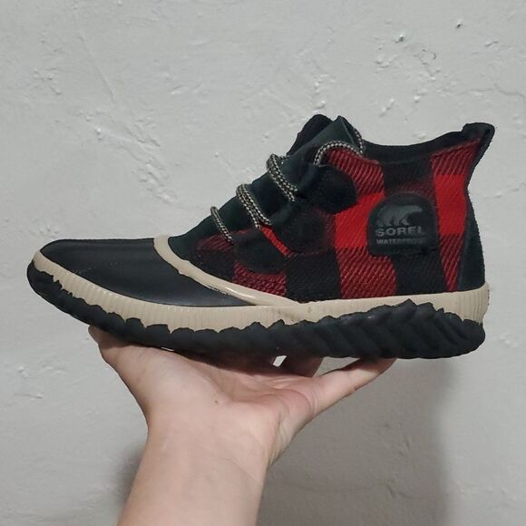 Sorel Out N About Buffalo Plaid Duck Boot in Red & Black Size 8 - Picture 11 of 13